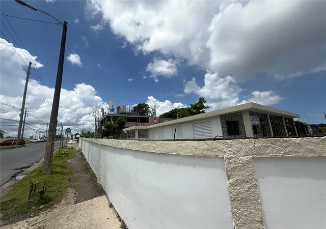 Photo 2 of House for sale at 24 Ave Laurel, Bayamon, PR 00956 | MLS# PR9123918 | Listing updated on 2026-09-21
