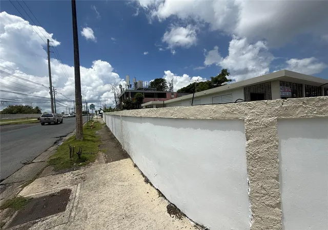 Photo 3 of House for sale at 24 Ave Laurel, Bayamon, PR 00956 | MLS# PR9123918 | Listing updated on 2026-09-21
