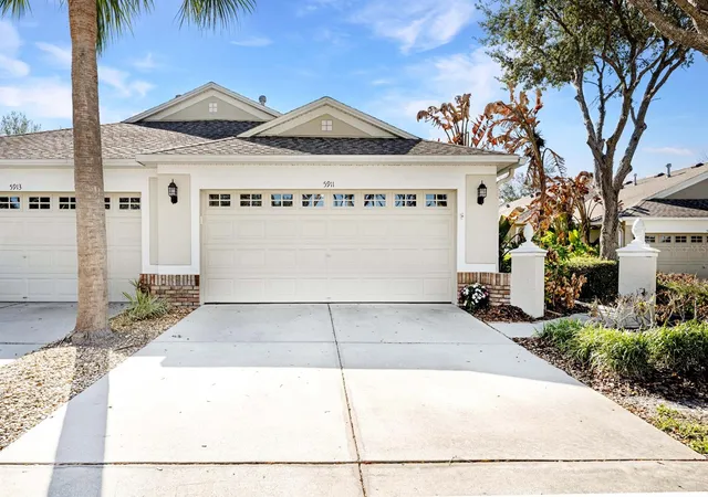 Photo 2 of Single family home for sale at 5911 Phoebenest Dr, Lithia, FL 33547 | MLS# TB8545207 | Listing updated on 2026-10-02