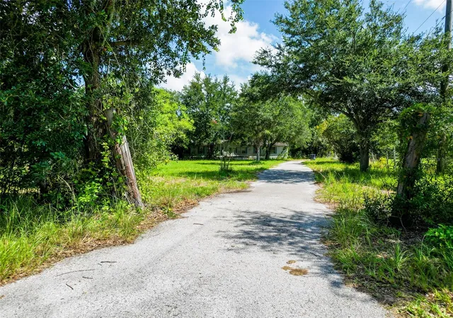 Photo 3 of Manufactured home for sale at 6204 Kelly Rd, Plant City, FL 33565 | MLS# TB8545208 | Listing updated on 2026-09-19