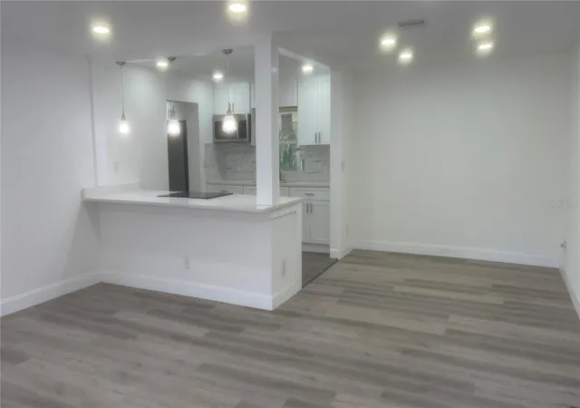 Photo 2 of Single family home for sale at 113 W Division St, Winter Garden, FL 34787 | MLS# S5156876 | Listing updated on 2026-10-20