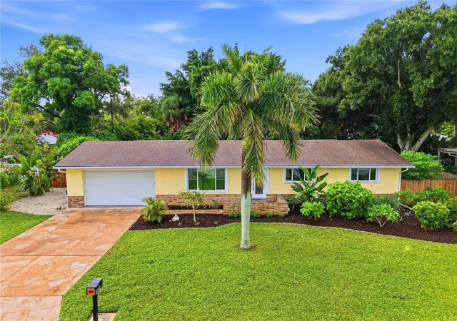 Photo 1 of Single family home for sale at 2720 Goldenrod St, Sarasota, FL 34239 | MLS# TB8545219 | Listing updated on 2026-10-02