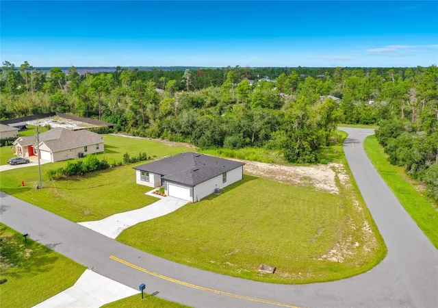 Photo 3 of Sale Pending at 17770 Southwest 25th Ave Rd, Ocala, FL 34473 | MLS# S5156879 | Listing updated on 2026-09-21