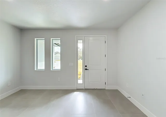 Photo 3 of Sale Pending at 17770 Southwest 25th Ave Rd, Ocala, FL 34473 | MLS# S5156879 | Listing updated on 2026-09-21