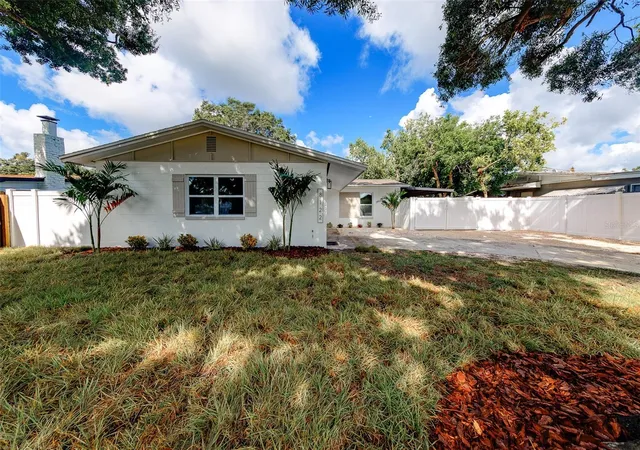 Photo 2 of Single family home for sale at 8122 Lark St, Seminole, FL 33777 | MLS# TB8545223 | Listing updated on 2026-09-05