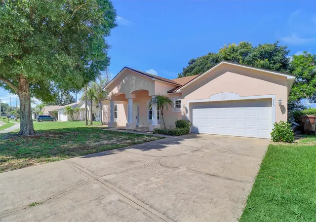 Photo 3 of Single family home for sale at 215 Pamona St, Haines City, FL 33844 | MLS# O6438871 | Listing updated on 2026-09-06