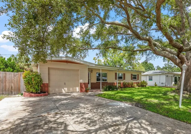 Photo 2 of Single family home for sale at 3531 Floral Dr Se, Largo, FL 33771 | MLS# TB8545225 | Listing updated on 2026-09-30