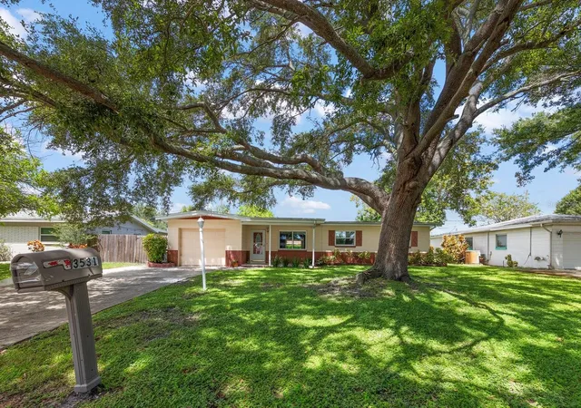Photo 3 of Single family home for sale at 3531 Floral Dr Se, Largo, FL 33771 | MLS# TB8545225 | Listing updated on 2026-09-30