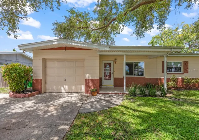 Photo 3 of Single family home for sale at 3531 Floral Dr SE, Largo, FL 33771 | MLS# TB8545225 | Listing updated on 2026-09-30
