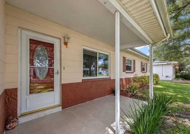 Photo 4 of Single family home for sale at 3531 Floral Dr SE, Largo, FL 33771 | MLS# TB8545225 | Listing updated on 2026-09-30