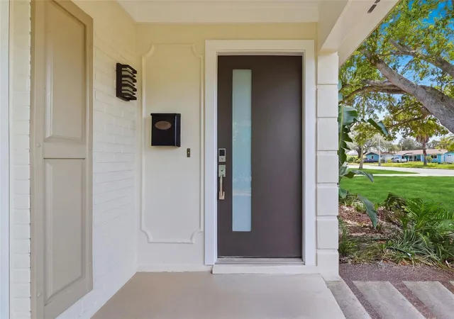 Photo 2 of Single family home for sale at 615 E Davis Blvd, Tampa, FL 33606 | MLS# TB8545230 | Listing updated on 2026-10-07
