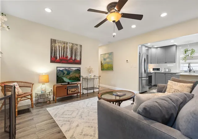 Photo 3 of Single family home for sale at 1213 Noble Pl, Orlando, FL 32801 | MLS# O6438885 | Listing updated on 2026-09-13