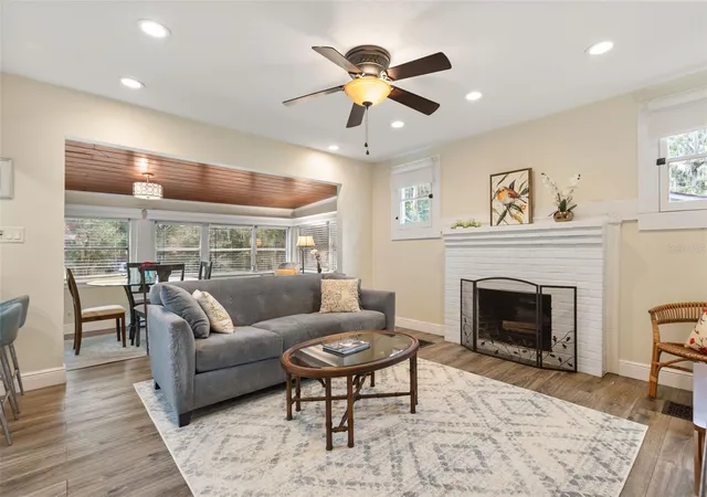 Photo 4 of Single family home for sale at 1213 Noble Pl, Orlando, FL 32801 | MLS# O6438885 | Listing updated on 2026-09-13