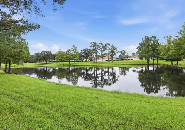 Photo 2 of Single family home for sale at 13637 Emeraldview Dr, Orlando, FL 32828 | MLS# O6438889 | Listing updated on 2026-10-08