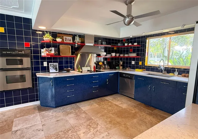 Photo 3 of Single family home for sale at 5541 Cape Aqua Dr, Sarasota, FL 34242 | MLS# A4704963 | Listing updated on 2026-09-06