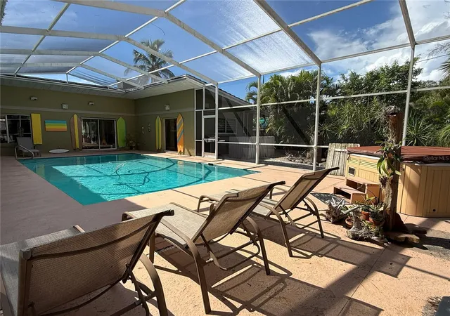 Photo 4 of Single family home for sale at 5541 Cape Aqua Dr, Sarasota, FL 34242 | MLS# A4704963 | Listing updated on 2026-09-06