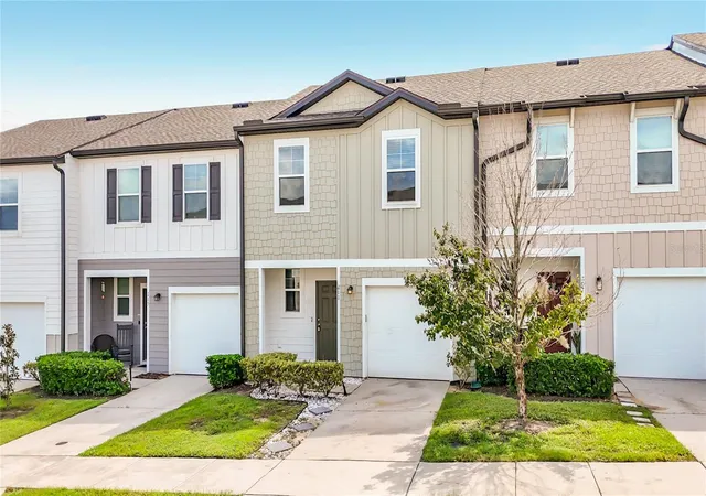 Photo 1 of Townhouse for sale at 811 Grandin St, Davenport, FL 33837 | MLS# G5117339 | Listing updated on 2026-10-13