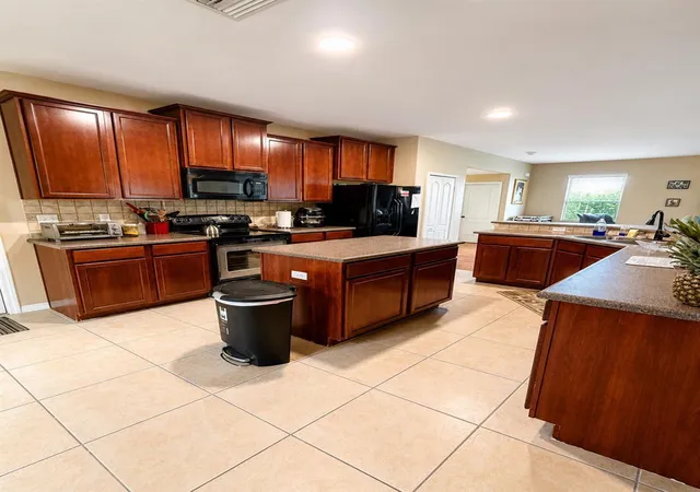 Photo 2 of Single family home for sale at 8309 Tidal Breeze Dr, Riverview, FL 33569 | MLS# W7889180 | Listing updated on 2026-10-07