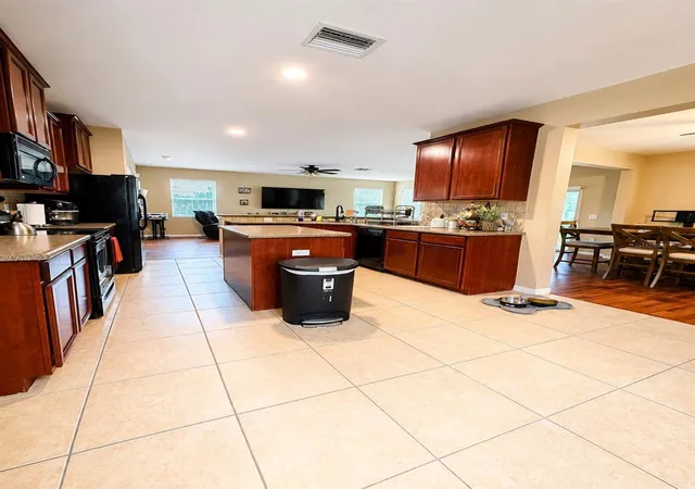 Photo 3 of Single family home for sale at 8309 Tidal Breeze Dr, Riverview, FL 33569 | MLS# W7889180 | Listing updated on 2026-10-07