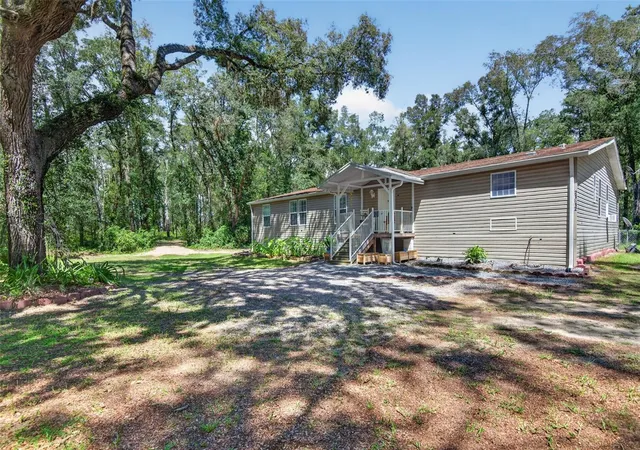 Photo 4 of Manufactured home for sale at 21812 Fld Of Dreams Ln, Dade City, FL 33523 | MLS# TB8545279 | Listing updated on 2026-10-07