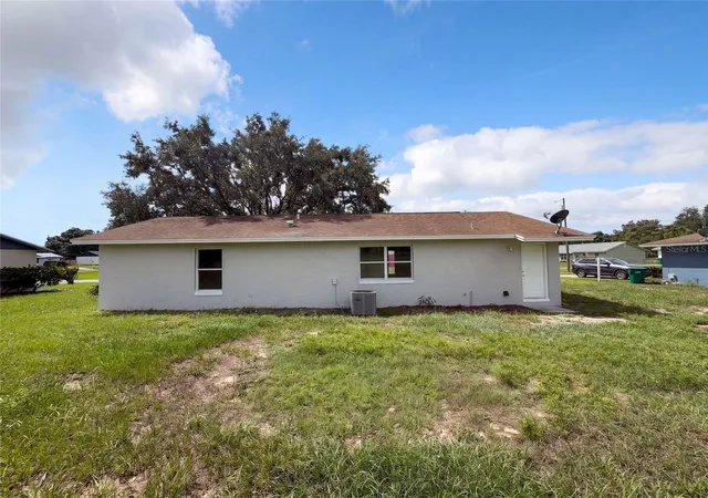 Photo 4 of Single family home for sale at 1262 Padgett Cir, Lady Lake, FL 32159 | MLS# O6438923 | Listing updated on 2026-09-20