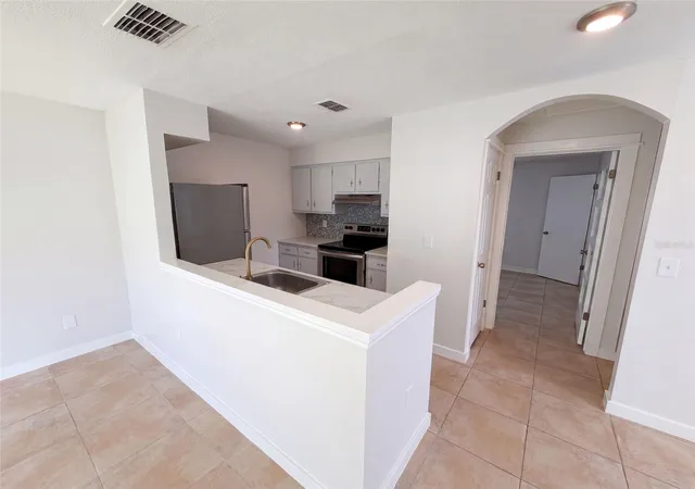 Photo 2 of Townhouse for sale at 411 Dorchester Sq, Lake Mary, FL 32746 | MLS# O6438926 | Listing updated on 2026-09-17