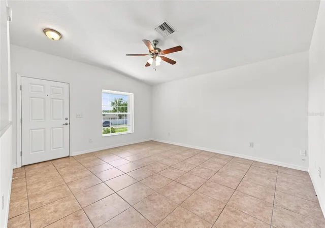 Photo 2 of Single family home for sale at 37150 Highland Blf Cir, Dade City, FL 33523 | MLS# W7889182 | Listing updated on 2026-09-04