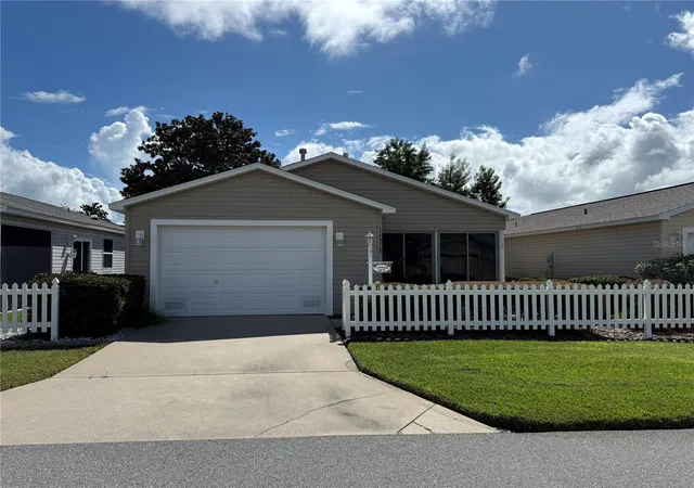 Photo 2 of Single family home for sale at 16878 Se 94th Sunnybrook Cir, The Villages, FL 32162 | MLS# G5117343 | Listing updated on 2026-09-23