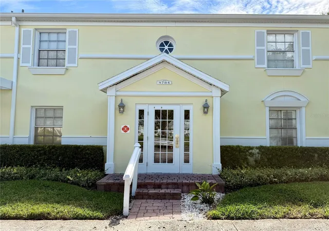 Photo 1 of Condo for sale at 4784 Beach Dr Se #B, Saint Petersburg, FL 33705 | MLS# TB8545297 | Listing updated on 2026-09-08