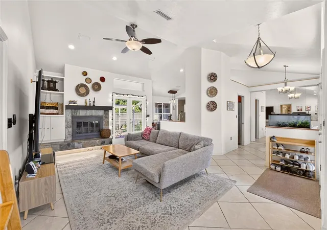 Photo 2 of Single family home for sale at 1118 Sw 82nd Terrace, Gainesville, FL 32607 | MLS# GC543230 | Listing updated on 2026-09-21