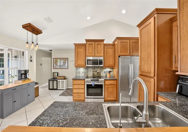 Photo 3 of Single family home for sale at 1118 Sw 82nd Terrace, Gainesville, FL 32607 | MLS# GC543230 | Listing updated on 2026-09-21