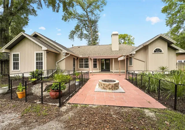 Photo 3 of Single family home for sale at 1118 SW 82nd Terrace, Gainesville, FL 32607 | MLS# GC543230 | Listing updated on 2026-10-23