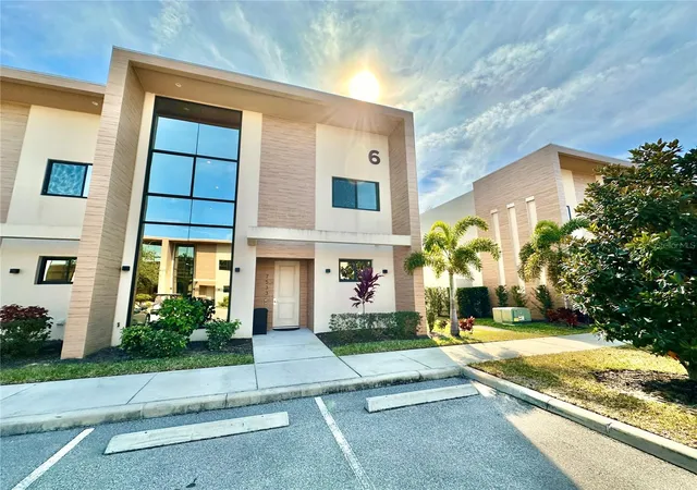 Photo 3 of Townhouse for sale at 7533 Brooklyn Dr, Kissimmee, FL 34747 | MLS# O6438951 | Listing updated on 2026-09-04