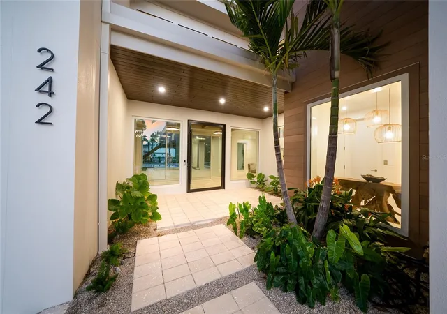 Photo 4 of Single family home for sale at 242 Lakeview Dr, Anna Maria, FL 34216 | MLS# A4704981 | Listing updated on 2026-10-02