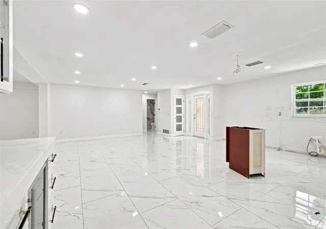 Photo 3 of Single family home for sale at 6463 1st Avenue N, Saint Petersburg, FL 33710 | MLS# TB8545322 | Listing updated on 2026-10-09