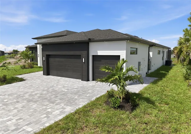 Photo 2 of Single family home for sale at 14270 Fort Worth Cir, Port Charlotte, FL 33981 | MLS# O6438965 | Listing updated on 2026-09-04