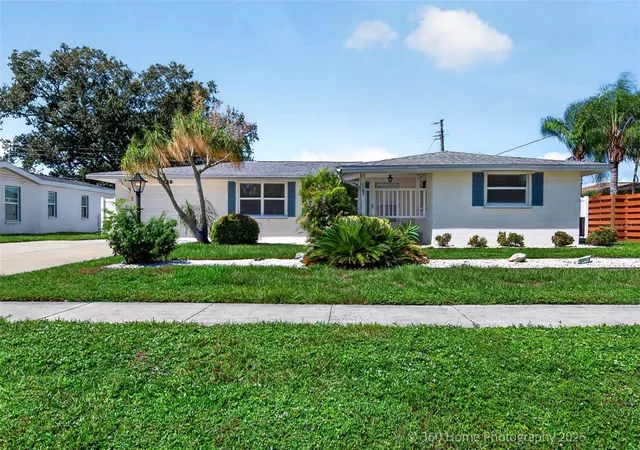 Photo 1 of Sale Pending at 3141 Regatta Cir, Sarasota, FL 34231 | MLS# A4704993 | Listing updated on 2026-09-23