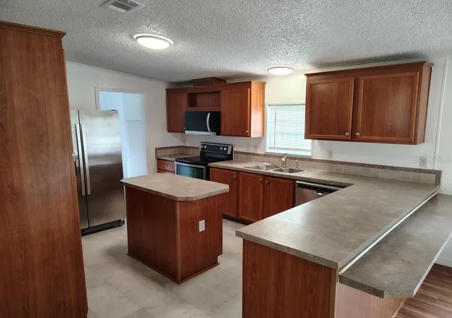 Photo 2 of Manufactured home for sale at 19009 Us Hwy 301 N, Starke, FL 32091 | MLS# A4704994 | Listing updated on 2026-10-05