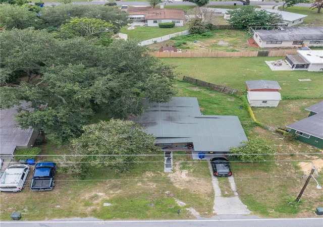 Photo 3 of Single family home for sale at 2021 S Crystal Lake Dr, Lakeland, FL 33801 | MLS# TB8545327 | Listing updated on 2026-09-05