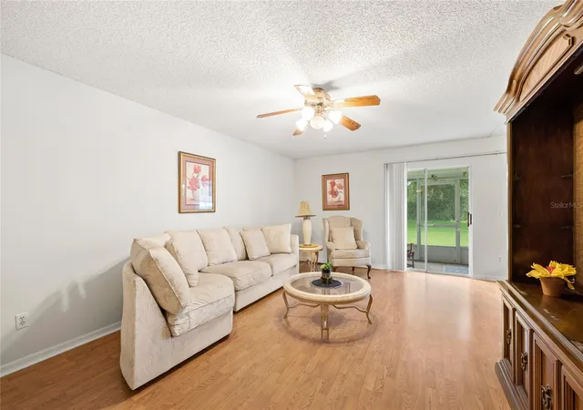 Listing Photo 4 - Condo for sale in building located at 5300 Dover Vlg Ln, Orlando, FL 32812 - Unit #4