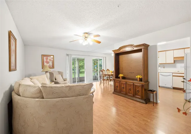 Listing Photo 5 - Condo for sale in building located at 5300 Dover Vlg Ln, Orlando, FL 32812 - Unit #4