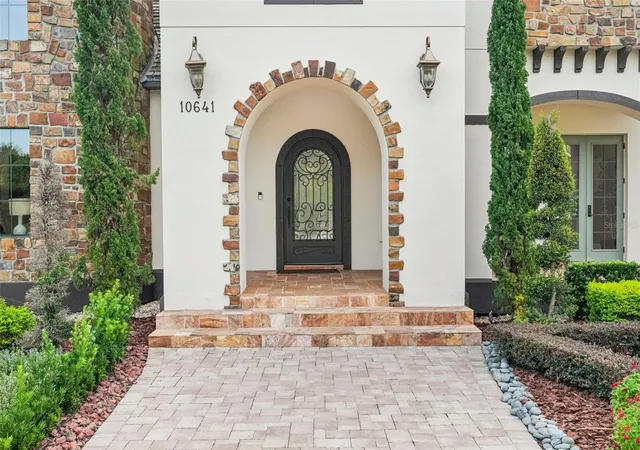 Photo 3 of Mansion for sale at 10641 Broadland Pass, Thonotosassa, FL 33592 | MLS# TB8545329 | Listing updated on 2026-09-24