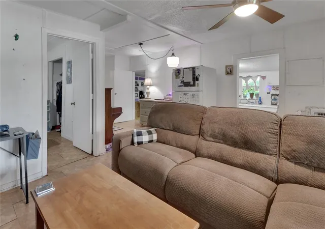 Photo 4 of Single family home for sale at 18931 E Altoona Rd, Altoona, FL 32702 | MLS# V4951103 | Listing updated on 2026-09-22