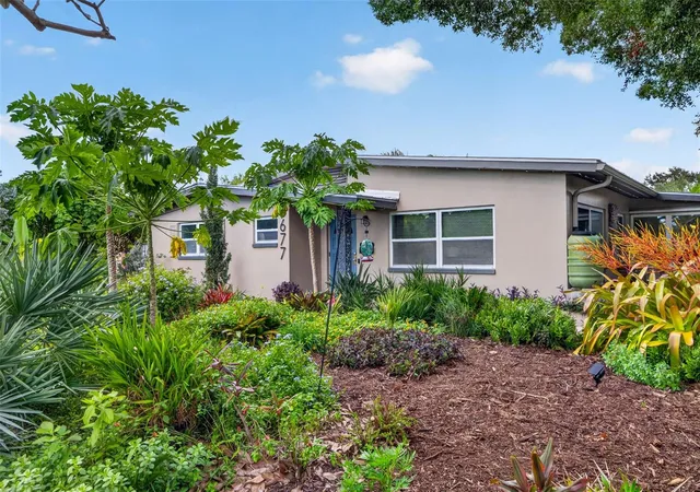 Photo 3 of Single family home for sale at 6677 Poinsettia Ave S, Saint Petersburg, FL 33707 | MLS# TB8545345 | Listing updated on 2026-09-06