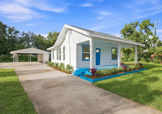Photo 1 of House for sale at 112 E Martin Luther King Jr Dr, Tarpon Springs, FL 34689 | MLS# TB8545350 | Listing updated on 2026-09-06