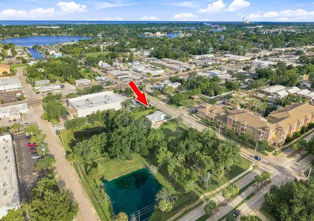 Photo 2 of House for sale at 112 E Martin Luther King Jr Dr, Tarpon Springs, FL 34689 | MLS# TB8545350 | Listing updated on 2026-09-06