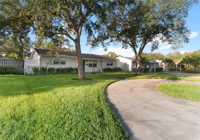 Photo 4 of Single family home for sale at 782 41st Avenue NE, Saint Petersburg, FL 33703 | MLS# TB8545356 | Listing updated on 2026-09-06