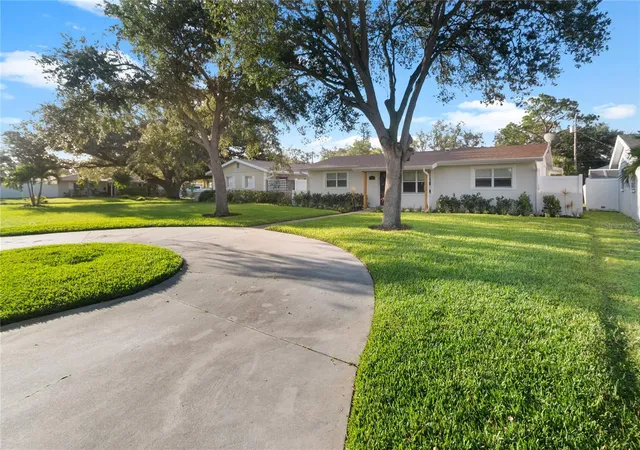 Photo 5 of Single family home for sale at 782 41st Avenue NE, Saint Petersburg, FL 33703 | MLS# TB8545356 | Listing updated on 2026-09-06