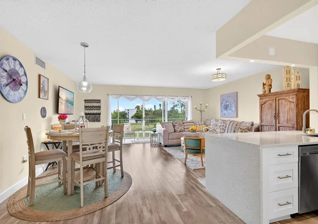 Photo 4 of Condo for sale at 4240 Ironwood Cir #302A, Bradenton, FL 34209 | MLS# A4705009 | Listing updated on 2026-09-24