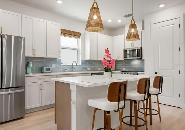 Photo 3 of Single family home for sale at 7646 Seaflower Pkwy, Bradenton, FL 34210 | MLS# A4705014 | Listing updated on 2026-09-20